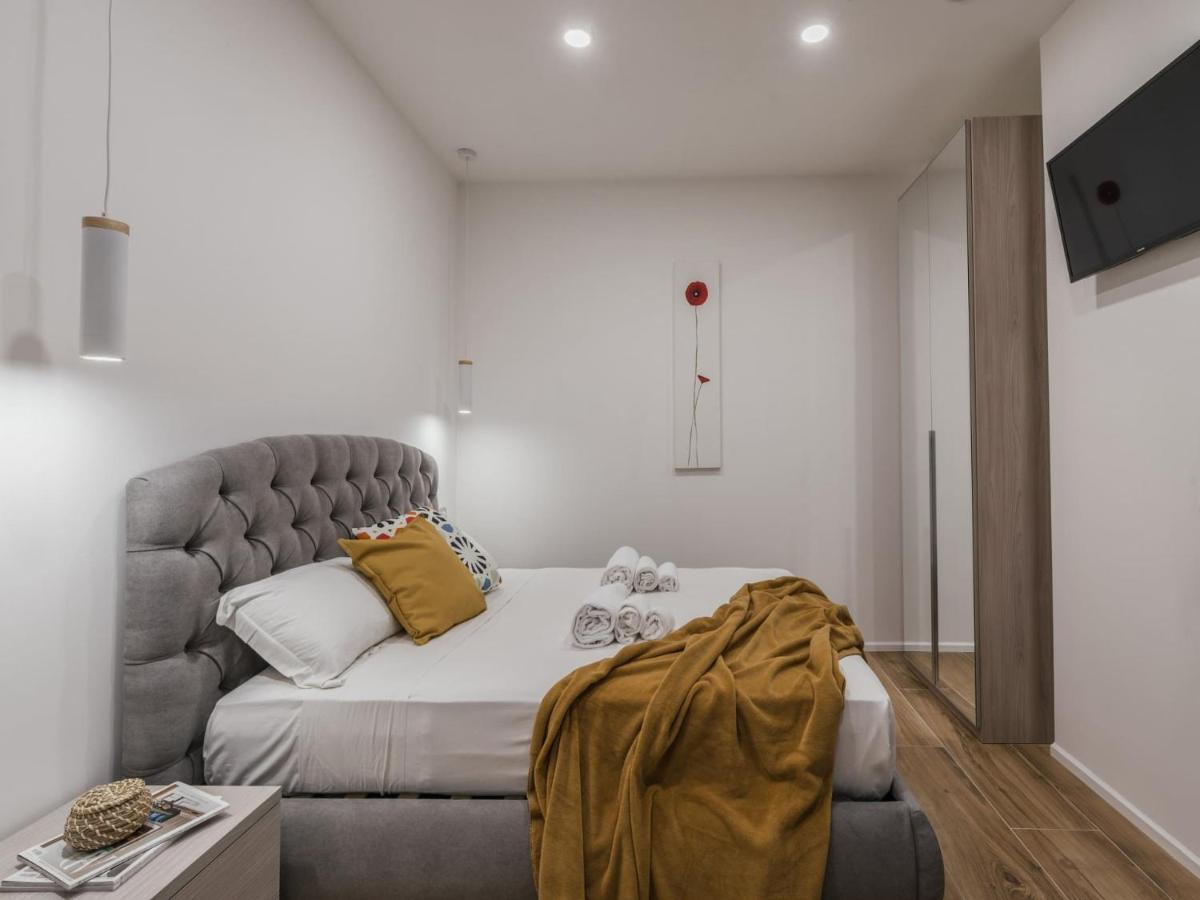 The Best Rent - Modern Three-Bedroom Apartment A Few Steps From The Colosseum Roma Exterior foto