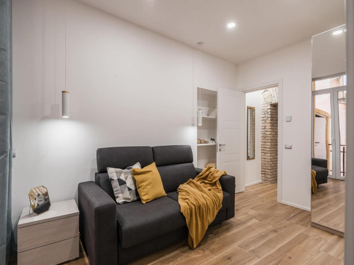 The Best Rent - Modern Three-Bedroom Apartment A Few Steps From The Colosseum Roma Exterior foto