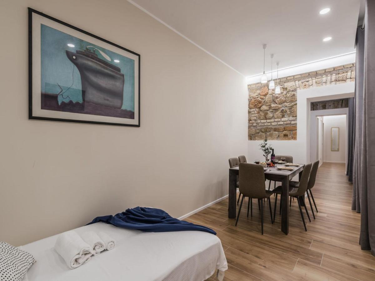 The Best Rent - Modern Three-Bedroom Apartment A Few Steps From The Colosseum Roma Exterior foto