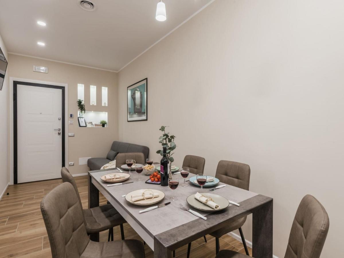 The Best Rent - Modern Three-Bedroom Apartment A Few Steps From The Colosseum Roma Exterior foto