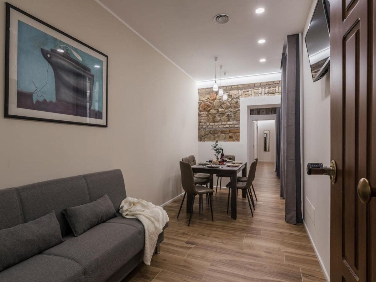 The Best Rent - Modern Three-Bedroom Apartment A Few Steps From The Colosseum Roma Exterior foto