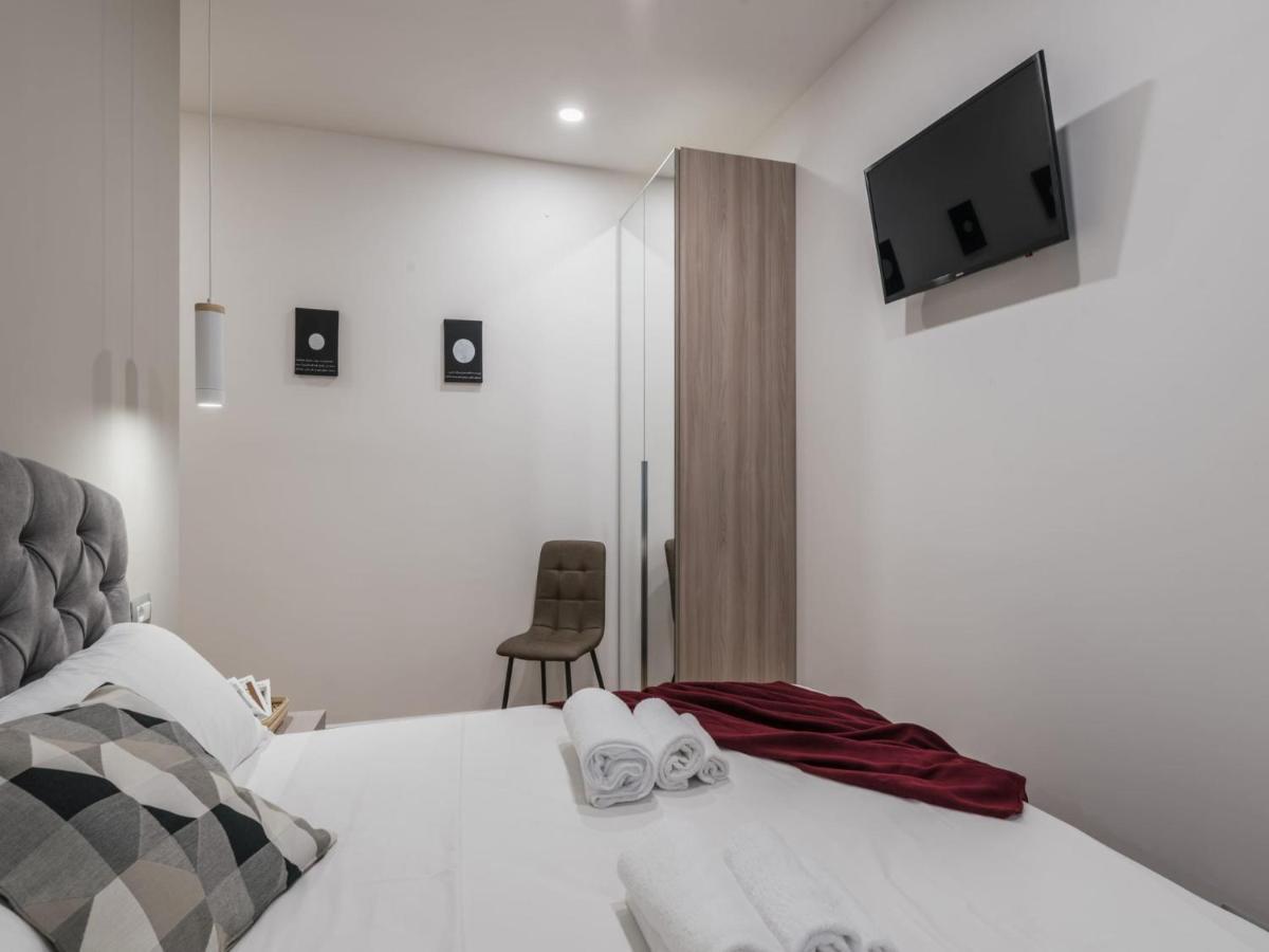The Best Rent - Modern Three-Bedroom Apartment A Few Steps From The Colosseum Roma Exterior foto