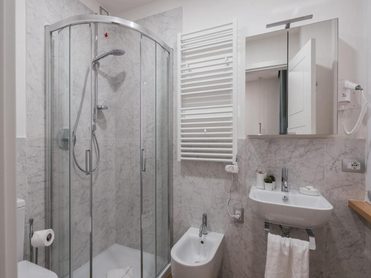 The Best Rent - Modern Three-Bedroom Apartment A Few Steps From The Colosseum Roma Exterior foto